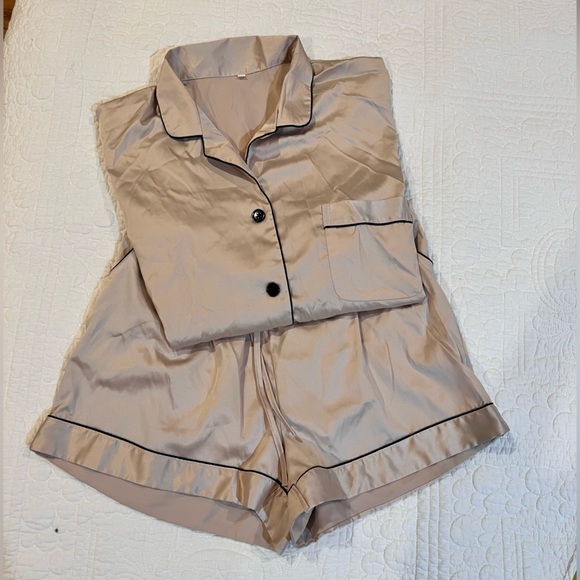 Women’s pajamas size medium - Picture 2 of 6